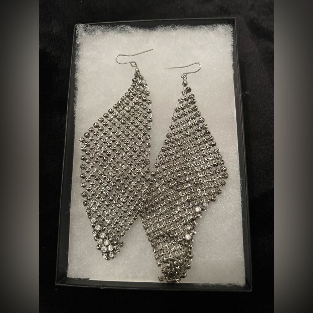 BEBE Swarovski Silver Rhinestone Chainmail Long Drop Earrings w Bracelet Set - Picture 10 of 13
